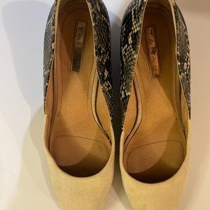 Tahari Camel Tan Suede Reptile